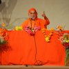 Poojya Swamiji during the discourse at Chinmaya Mission, Los Angeles